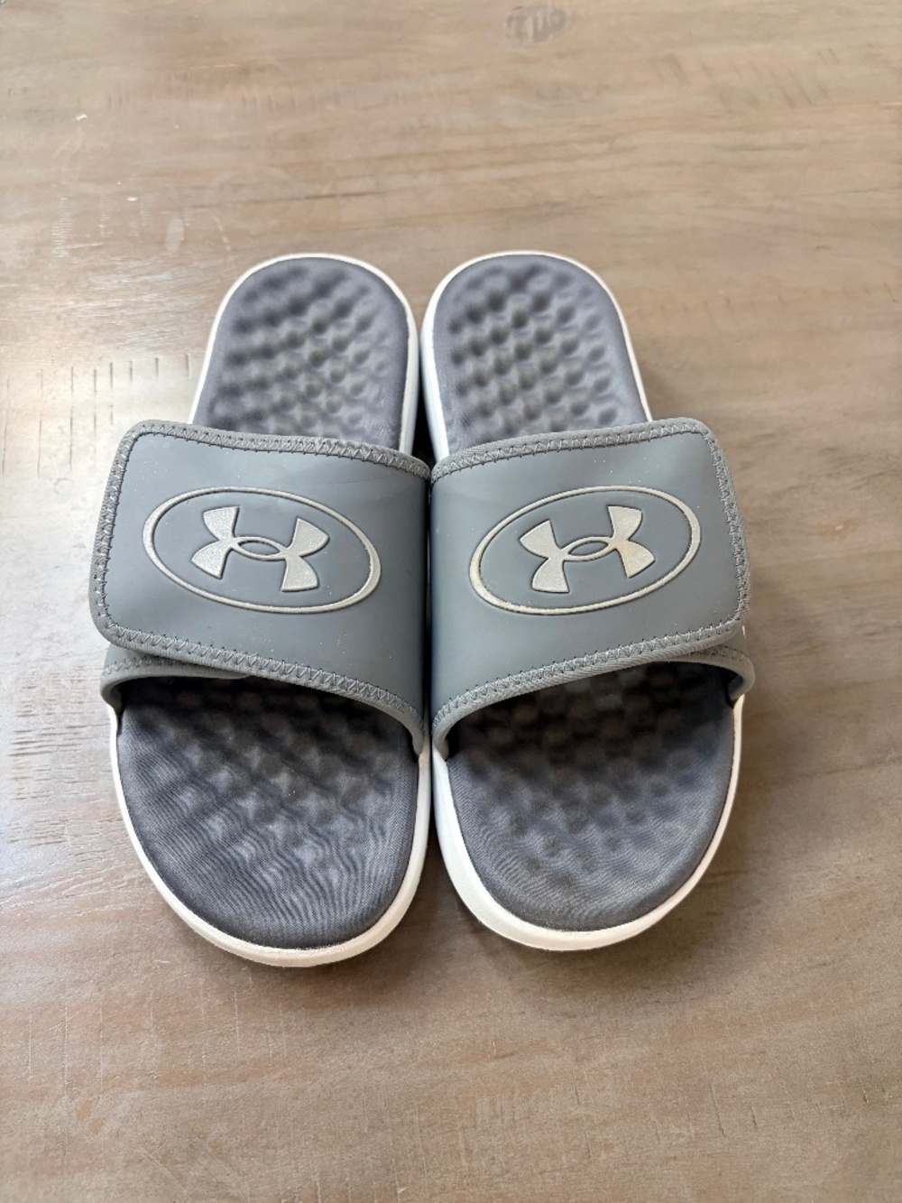 Under Armor Men’s grey, Ignite Pro 8 Slide Sandals.